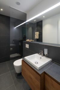 Badezimmer in Feinsteinzeug grau, Eigentumswohnungen Lindengarten