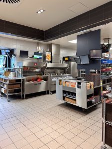 GANTER Basel AG Plattenarbeiten Küche McDonald’s Münchenstein