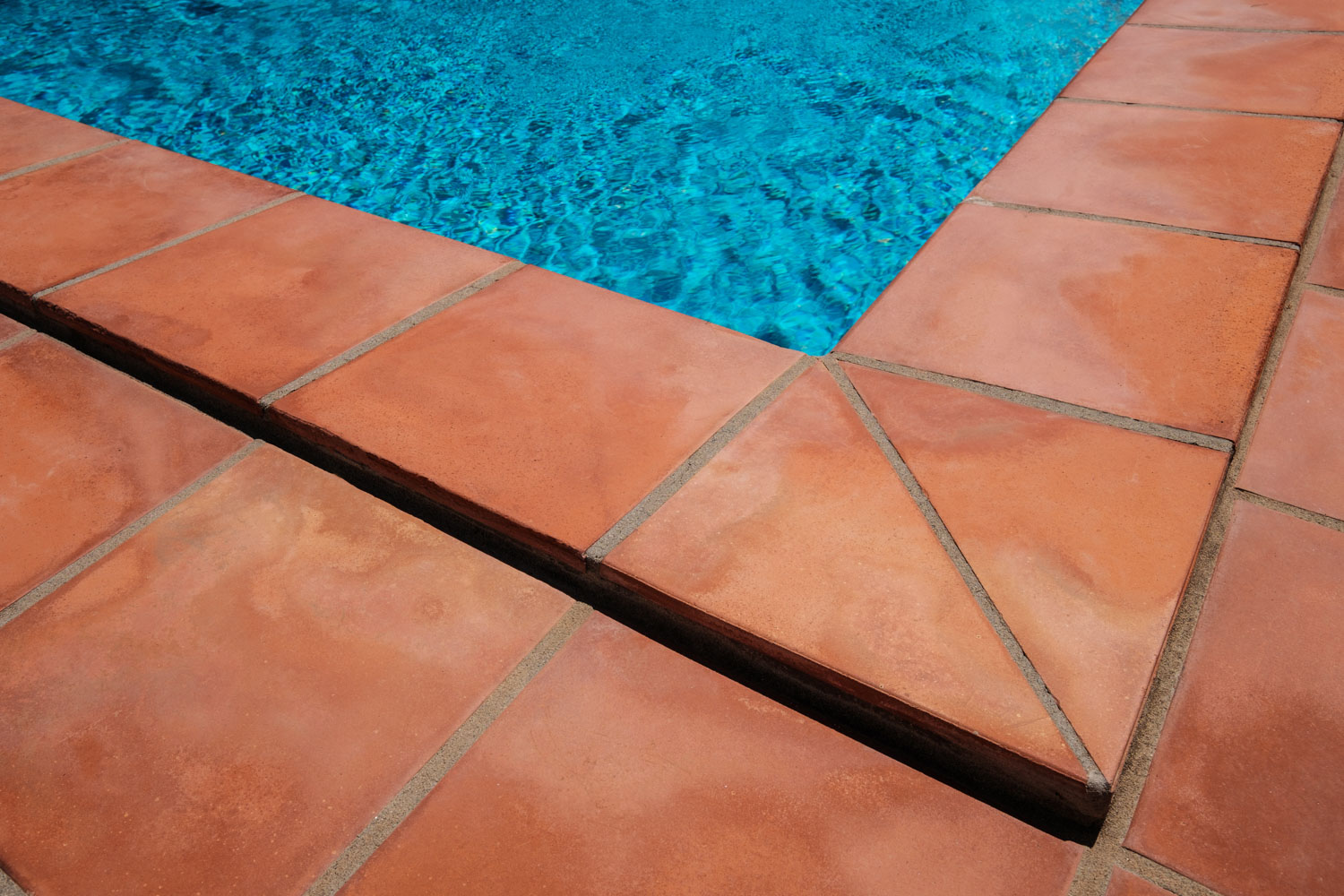 GANTER Basel AG Tonplatten Umrandung Pool