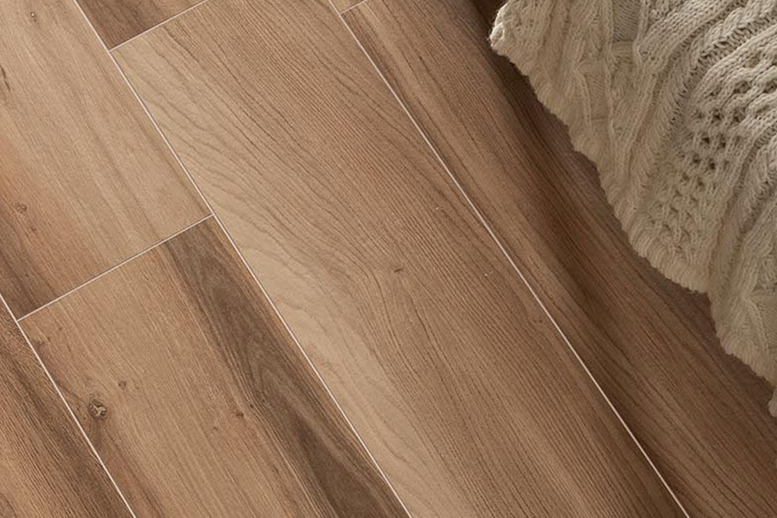GANTER Basel AG Platten Keramik in Holzoptik