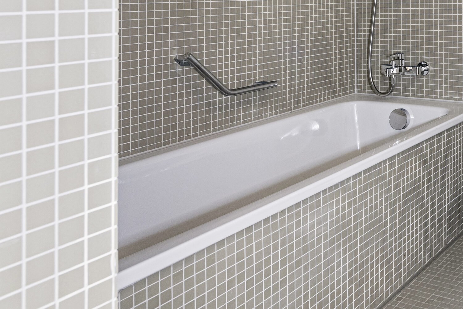 GANTER Basel AG Plattenarbeiten Mosaik Bad Westfeld Basel